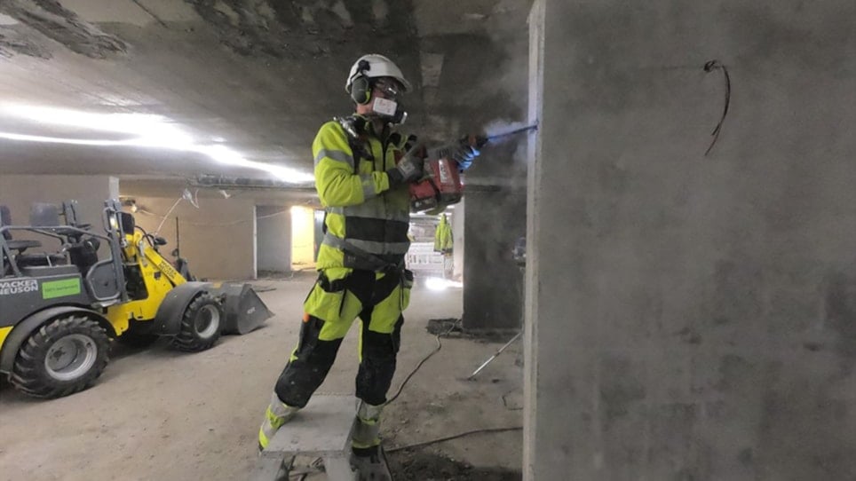 Nye målinger fra STAMI viser at over halvparten av prøvene fra byggeplasser overstiger grenseverdien for kvartsstøv. Spesielt utsatt er arbeidere som jobber med boring, pigging, kapping og riving i lukkede bygg med dårlig ventilasjon. 