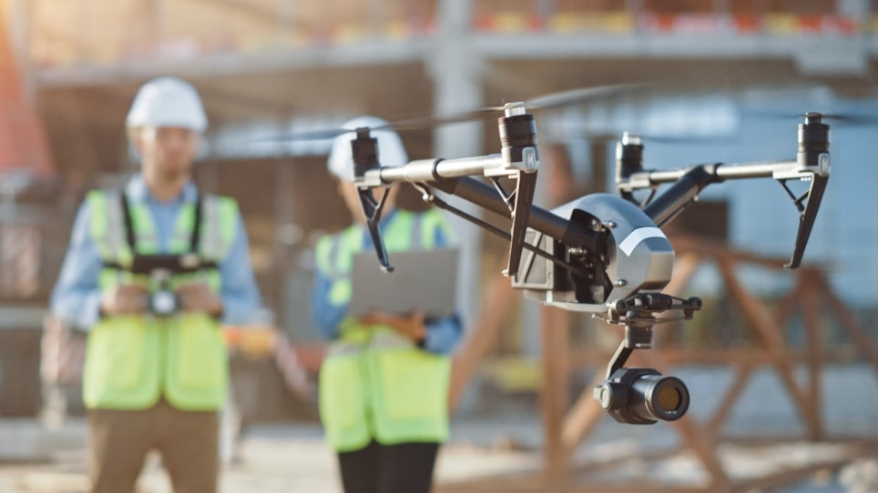 Drone på byggeplass